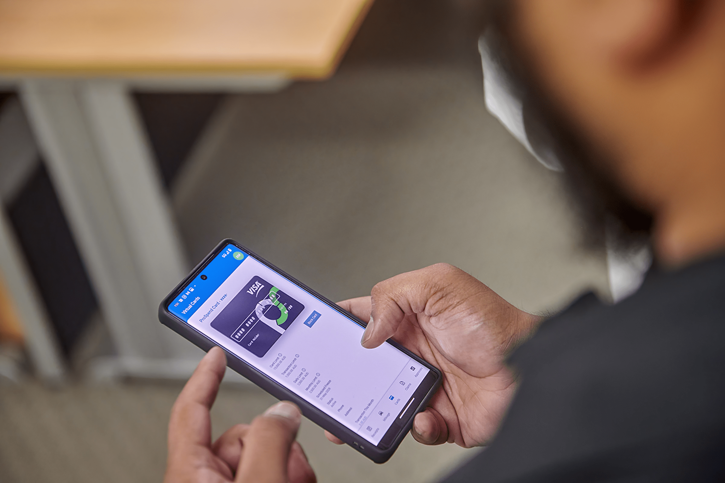 The Difference Between Physical Cards and Virtual Cards